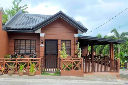 B&B Alfonso - Cabin Hideaway, Alfonso Tagaytay - Bed and Breakfast Alfonso