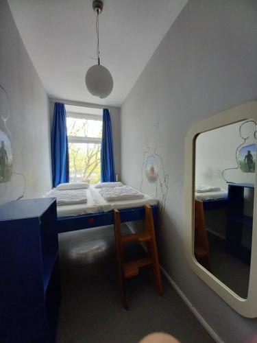 instant Sleep Backpacker Hostel in Altona