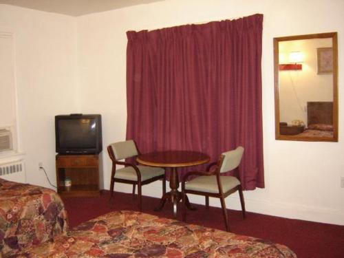 Hershey Travel Inn - image 14