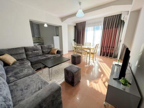 Scanderbeg Square 2BR APT, Tirana (photo 5)