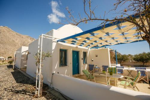 Perissa 2 bedrooms 4 persons cycladic house by MPS