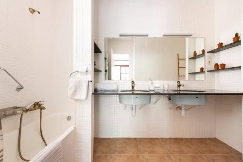 AldeaMia, Forest, mountain view, beach at 8 min