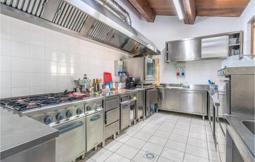 virtuve, 8 Bedroom Pet Friendly Home In Badia Tedalda Ar in Badia Tedalda