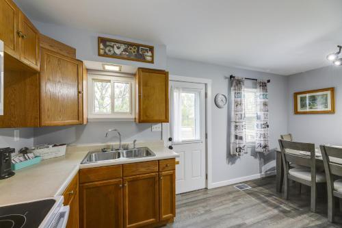 Cozy Kentucky Retreat - Deck, Near Ark Encounter! in Dry Ridge (KY)