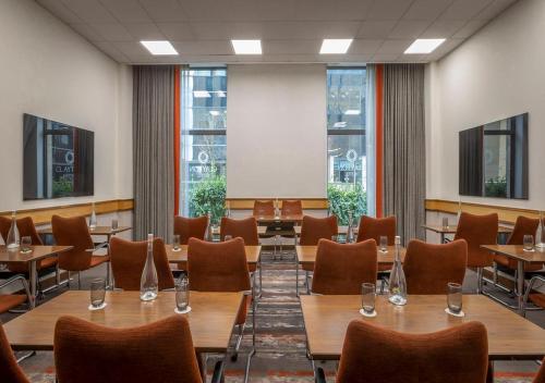 Clayton Hotel Leeds - image 2