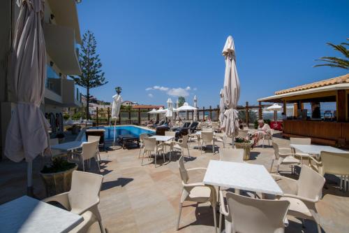 Bar/lounge, Kalyves Beach Hotel in Armeni