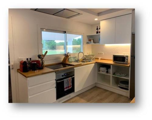 Gorgeous Beach Villla with AC, 300m2 from Playa Mitjorn Gorgeous Beach Villla with AC, 300m2 from Playa Mitjorn