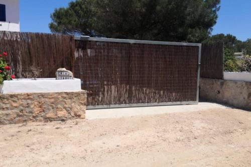 Gorgeous Beach Villla with AC, 300m2 from Playa Mitjorn Gorgeous Beach Villla with AC, 300m2 from Playa Mitjorn