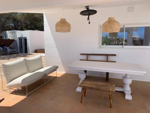 Gorgeous Beach Villla with AC, 300m2 from Playa Mitjorn Gorgeous Beach Villla with AC, 300m2 from Playa Mitjorn