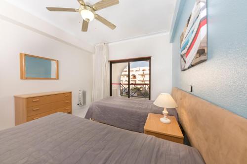 2 bedrooms, 5 beds