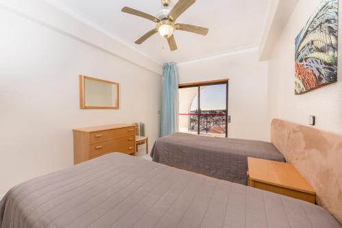 2 bedrooms, 5 beds