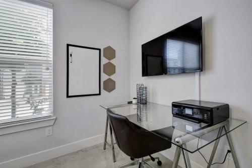 Southtown Modern Pool Netflix Coffee Tea in San Antonio, USA