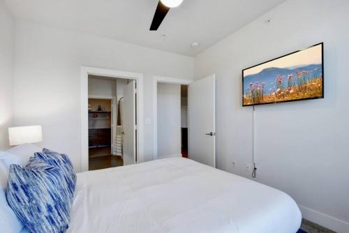 2BR Southtown Luxury Staycation Riverwalk Pool Gym in San Antonio, USA