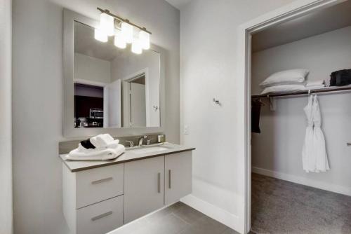 Amazing Apartment close to Riverwalk Alamo Pearl in San Antonio, USA