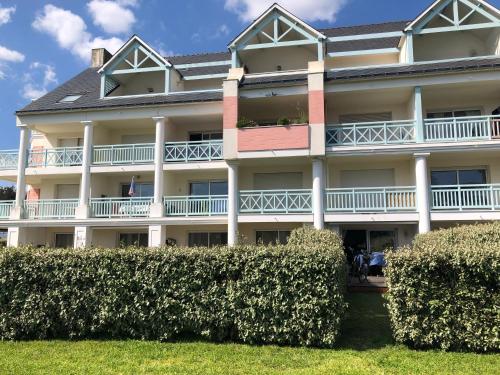 T2 Rez de jardin piscine parking La Baule