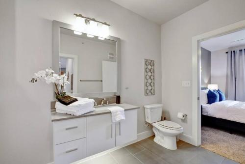 Bright Cozy Apartment near Downtown Alamo Pearl in San Antonio, USA