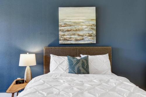 Bright Stylish Studio Near Downtown in San Antonio, USA