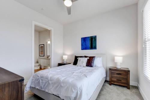 2BR Southtown, Pool, Parking, 200Mbps, Netflix, Gym in San Antonio, USA
