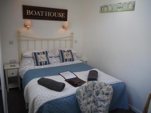 The Little Boathouse Heated