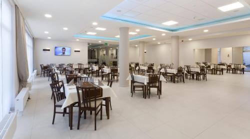餐廳, 千禧酒店 (Hotel Milenium) in 萊格尼察市中心