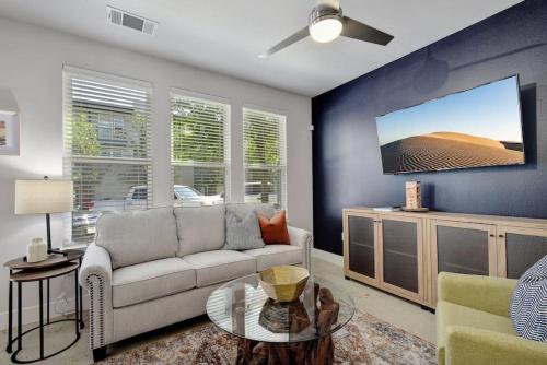 Escape at a Stylish Apartment near Downtown in San Antonio, USA
