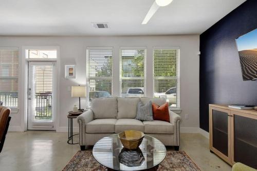 Escape at a Stylish Apartment near Downtown in San Antonio, USA