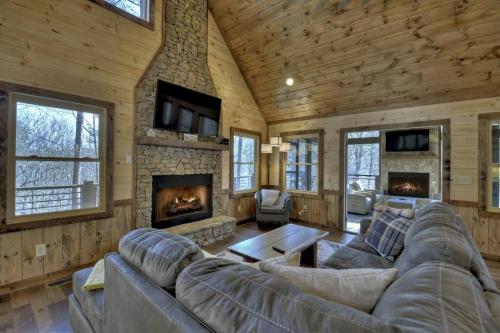 Rosewood Retreat - Hot Tub Fire Pit Pool Table in Blue Ridge, USA