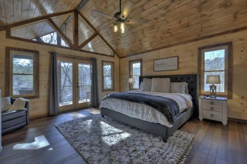Rosewood Retreat - Hot Tub Fire Pit Pool Table in Blue Ridge, USA