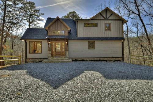 Rosewood Retreat - Hot Tub Fire Pit Pool Table in Blue Ridge, USA