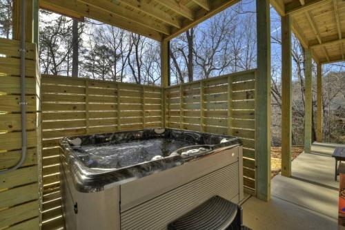 Rosewood Retreat - Hot Tub Fire Pit Pool Table in Blue Ridge, USA
