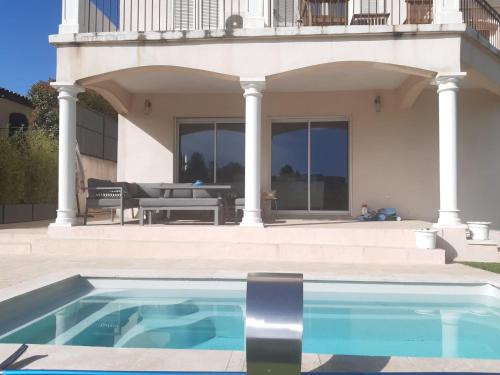 Superbe villa avec piscine 15 minutes de Nice - Accommodation - Carros