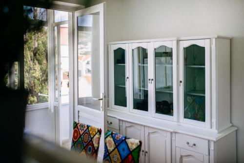 SunnyNest Apartment - 3BR Apt with Free Parking & Wi-Fi, Close to Lapad Bay Beach