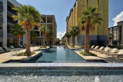 Modern Apartment Close to Downtown, Wifi, Pool, Gym in San Antonio, USA
