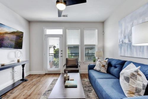 Modern Apartment Close to Downtown, Wifi, Pool, Gym in San Antonio, USA