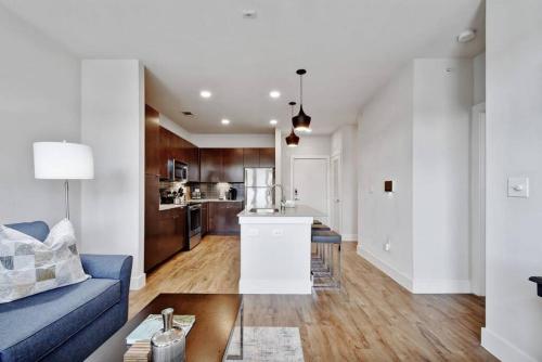Modern Apartment Close to Downtown, Wifi, Pool, Gym in San Antonio, USA