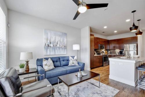 Modern Apartment Close to Downtown, Wifi, Pool, Gym in San Antonio, USA