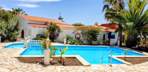 Villa Océano with private heated pool, aircon and Seaview