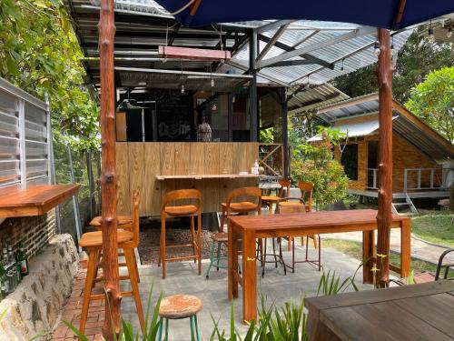 Restaurant, Atlante Hostel in Karimunjawa