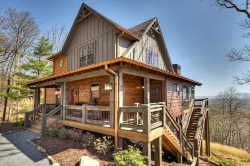 Tranquility Perch w Tri State Mtn Views & Hot Tub in Murphy, USA