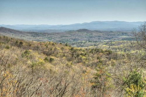 Tranquility Perch w Tri State Mtn Views & Hot Tub in Murphy, USA