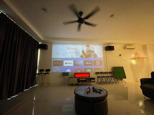 Lux 3BR max 25pax Projector 160inch Netflix Iskandar Puteri near Legoland