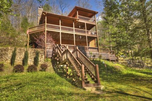Trout Haven Cabin on Fightingtown Creek w FirePit in Epworth, USA
