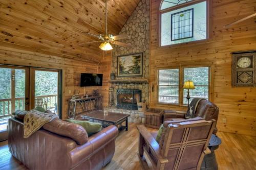 Trout Haven Cabin on Fightingtown Creek w FirePit in Epworth, USA