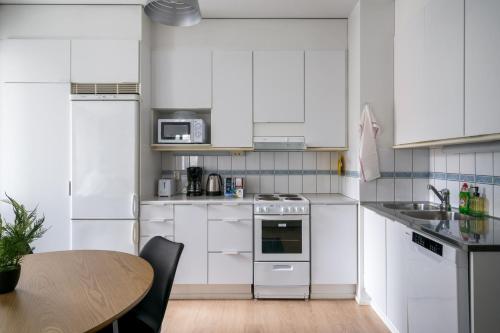 Lintu38, Free parking, Metro Nearby, Netflix