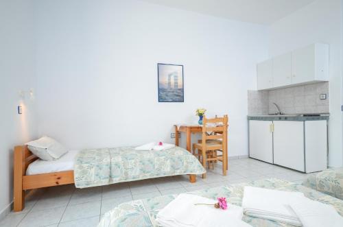 Psili Ammos Studios – Pyrgaki, UT