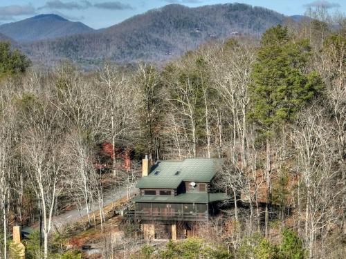 Whiskey Rocks Cabin w Mtn Views in Morganton, USA