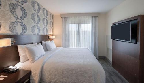 1 king bed, 1 sofa bed