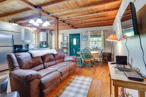 Cozy Indiana Cabin Rental with Private Porch and Grill in Taswell, USA