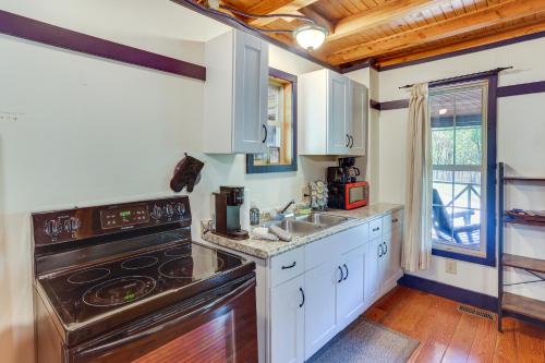 Dreamy Indiana Cabin Rental with Shared Amenities! in Taswell, USA