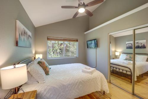 10 Mi to Sugar Mountain Cozy Newland Cabin! in Newland, USA